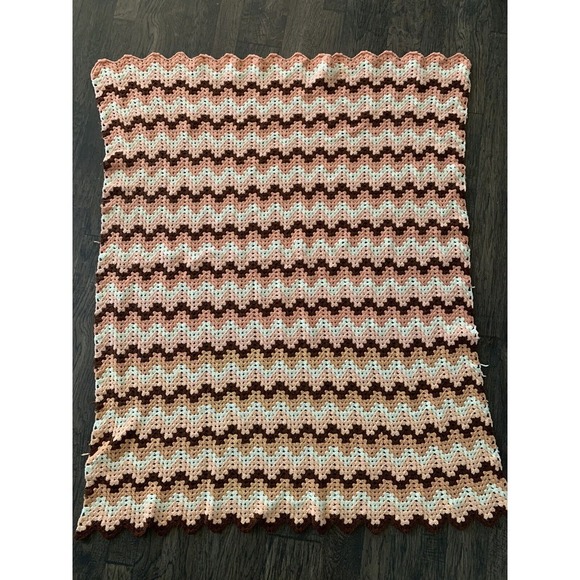 Vintage HANDMADE CROCHETED AFGAN‎ 70" X 55" CHEVRON PATTERN Peach Pink Brown - Picture 4 of 9